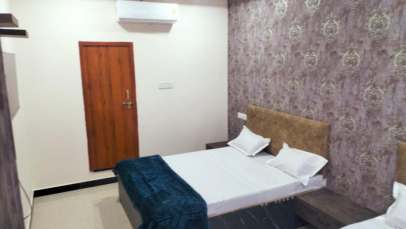 Hotel Somnath Inn Ujjain Exteriör bild